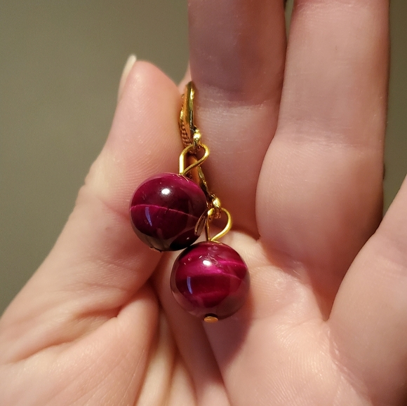 New Gold Peacock and Round Red Tiger Eye Gem Earrings. - Picture 11 of 11